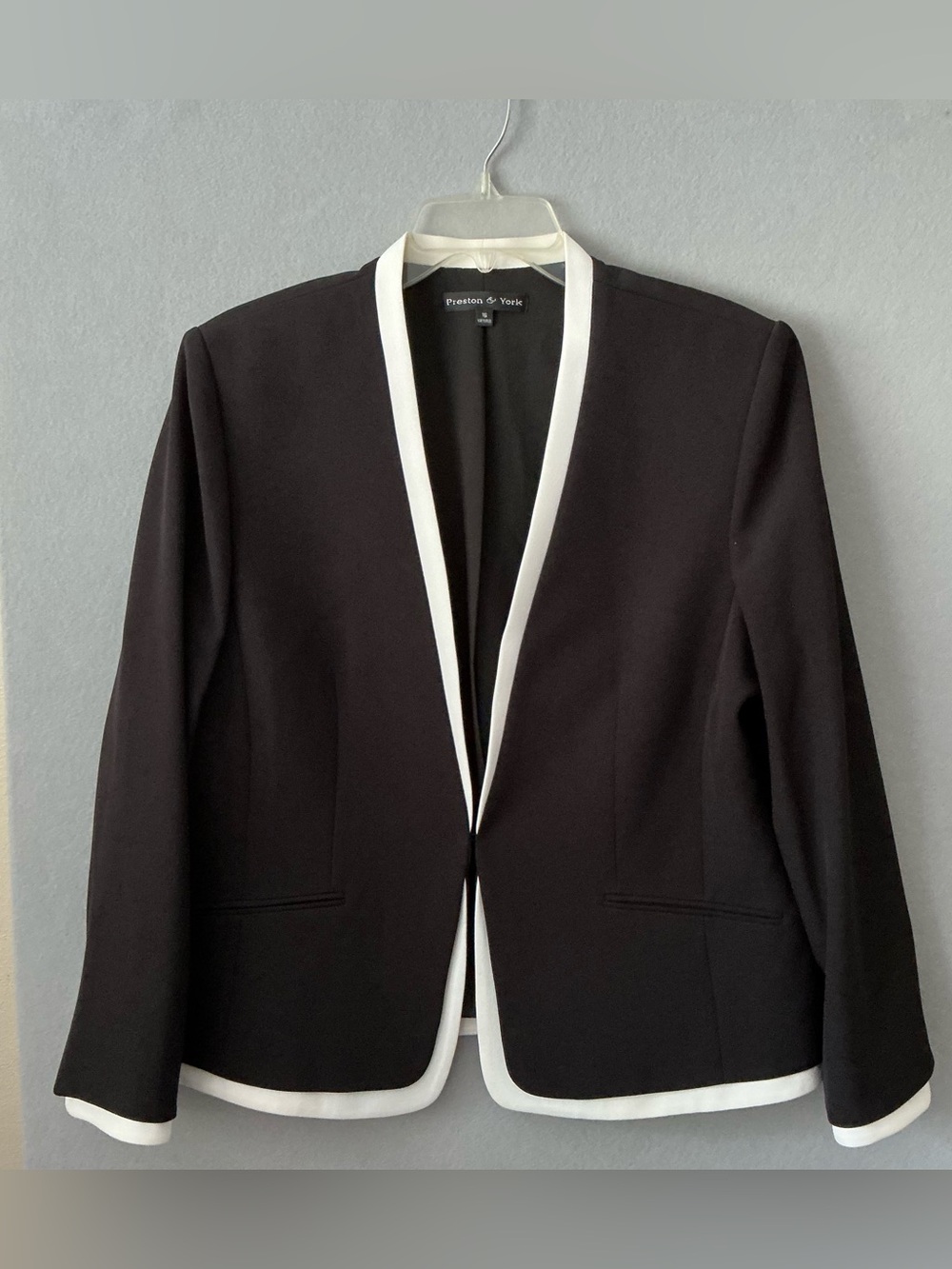 Preston & York Black Blazer White Contrast Trim Collarless Open Front Jacket 16